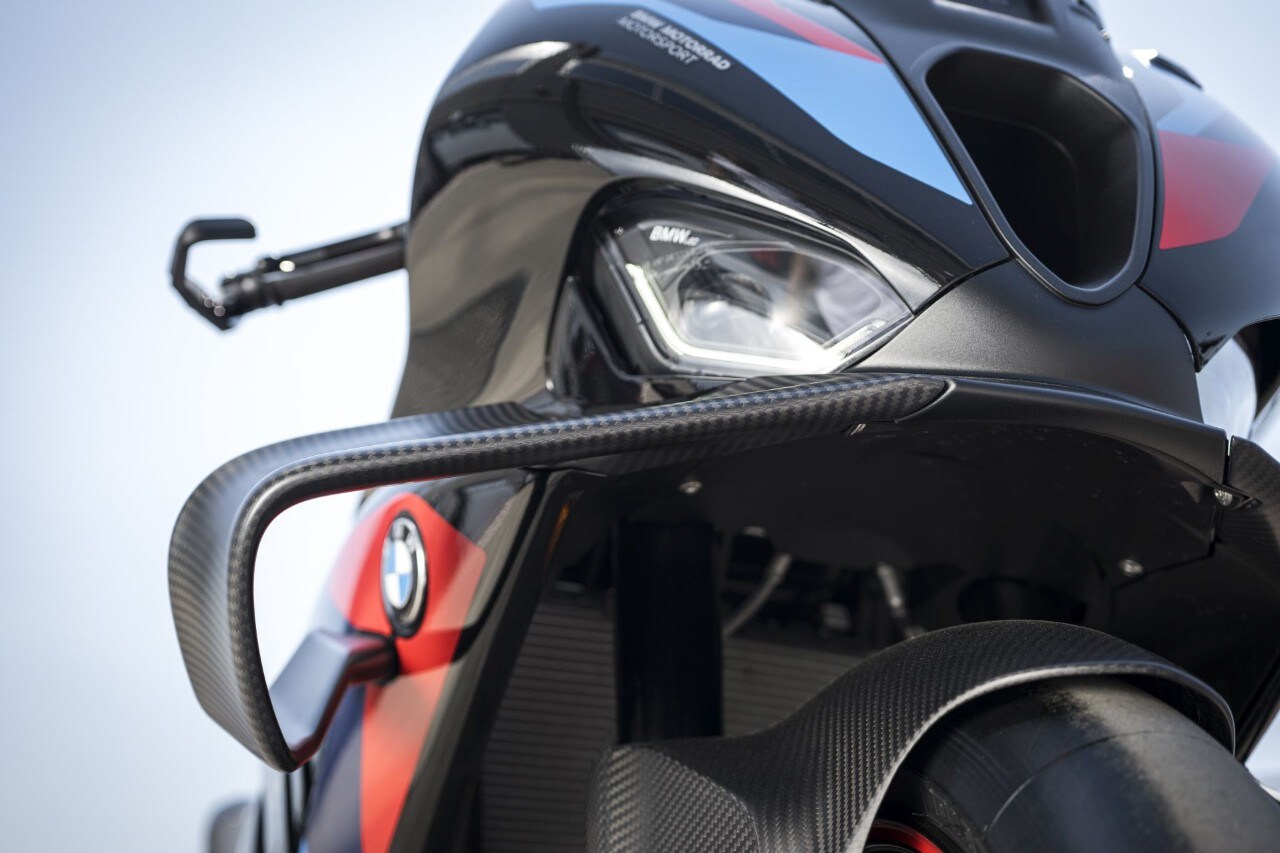 DueruoteTG #238 - Abbiamo guidato in pista la BMW che corre in SBK! 